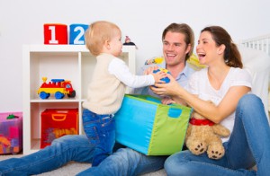 Glückliche Familie mit Kind